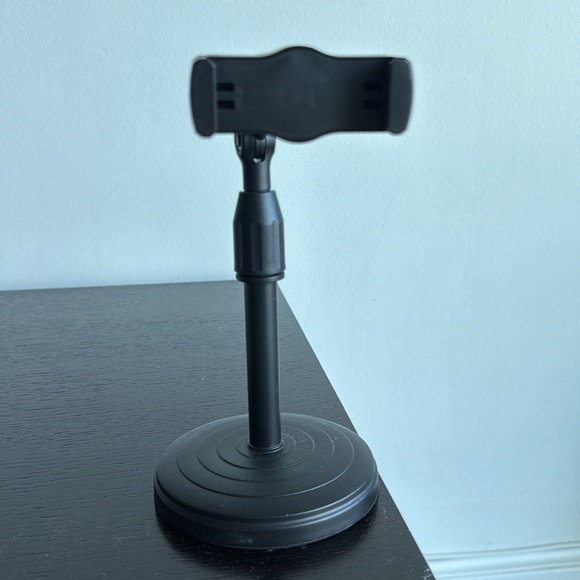 Desktop Tripod Phone Holder - Picture 4 of 8